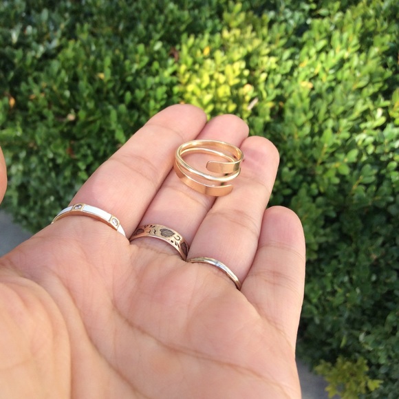 ⬇️$180 12k GOLD 😍 Goddess Spiral Ring!!! - Picture 7 of 7